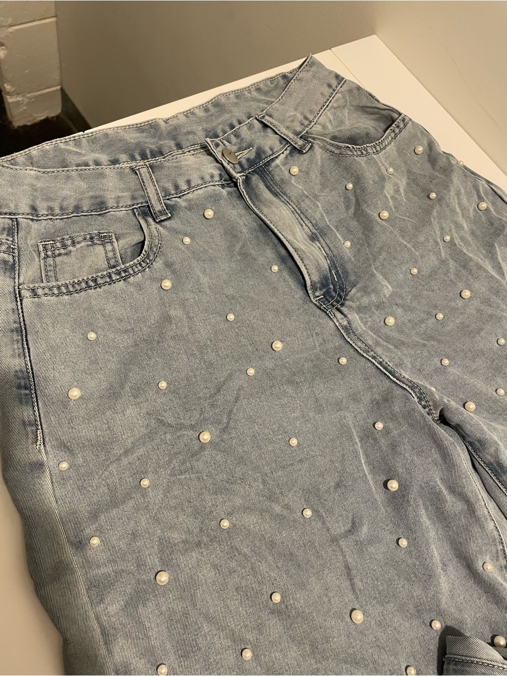 Yozy Brand Size 6 Light Wash High-Rise Wide Leg Pearl Embellished Denim Jeans - Picture 2 of 6